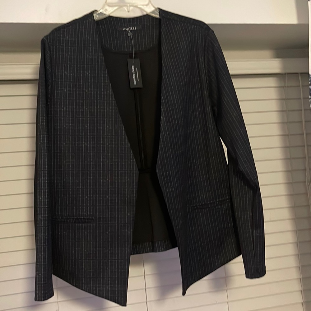 Cute dark navy blazer with great lines